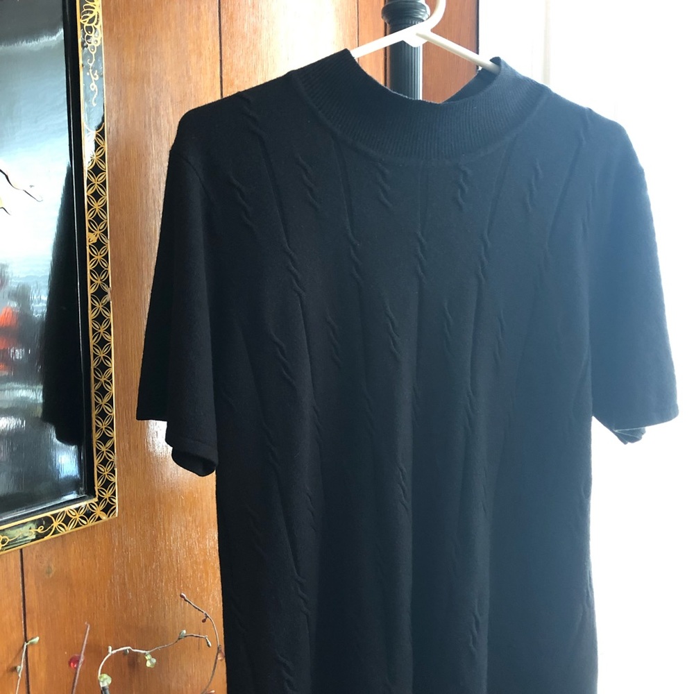 Short sleeve sweater (Requirement)